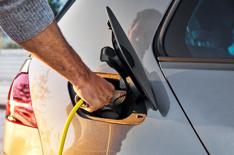 Vitesco will seine Hybridgetriebelösung beispielsweise in Plug-in-Hybridfahrzeuge einsetzen.