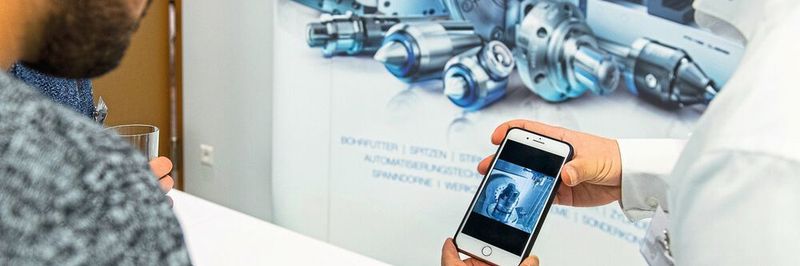 Auf der begleitenden Ausstellung zum SMM Innovationsforum Fertigung konnten die Besucher die Thematiken der Vorträge in persönlichen Gesprächen mit den Referenten vertiefen.