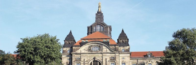 Noch ist die CIO-Stelle in der Staatskanzlei angesiedelt. Ob das aber so bleiben wird, müssen die Koalitionäre entscheiden. Anzuraten wäre es ihnen, denn in der abgelaufenen Legislaturperiode wurde dort gute Arbeit in Sachen eGovernment und Digitalisierung geleistet
