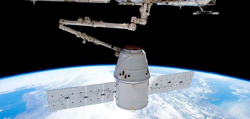 (Symbolbild) Space X will ab 2020 Breitband-Internet über die Starlink-Satelliten anbieten. Forscher der ETH Zürich haben nun ein neues Netzwerk-Design entwickelt, das die Kapazität solcher Systeme verdoppeln soll.
