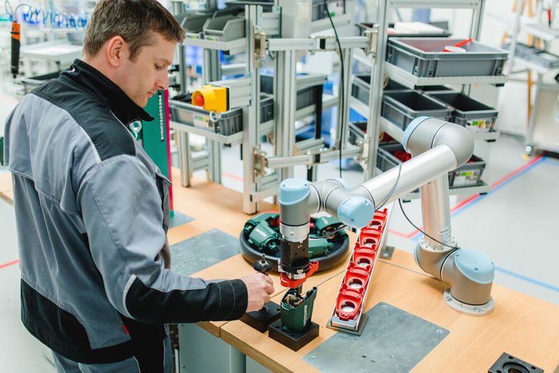 Mit Mensch-Roboter-Kollaboration auch komplexe Stückgüter besser umsetzen, das ist eines der Ziele der Projekte.