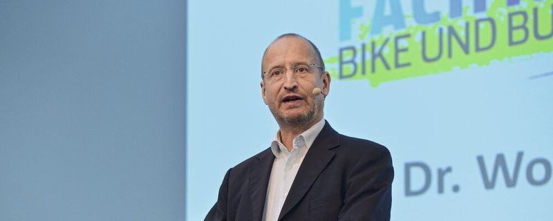 Dr. Wolf-Henning Hammer referierte auf der Fachtagung 2019 zum Thema: „A wie Abmahnung“.