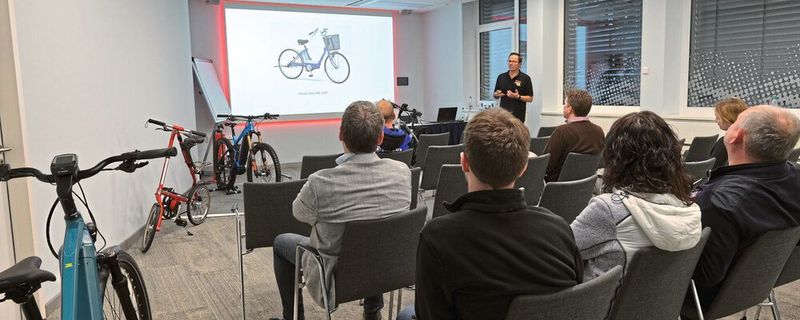 Ewald Hoedl, MSA Germany: „Pedelecs und E-Bikes – Zusatzumsätze für Motorradhändler“.