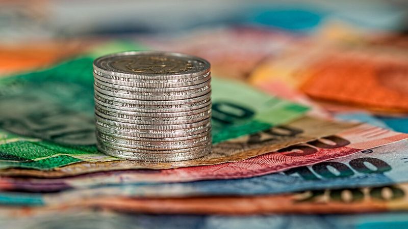 Unter dem Begriff Fiatgeld sind Zahlungsmittel zusammengefasst, die keinen eigenen inneren Wert besitzen.