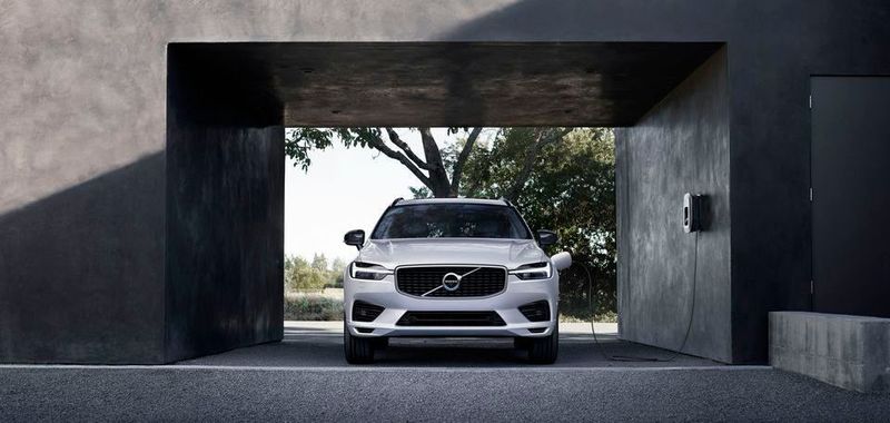 Als erster Volvo wird die rein elektrische Version des Kompakt-SUV XC40 die künstlichen Töne nutzen. Es folgen dann die Stromer und Hybrid-Modelle (im Bild: XC60), die neu auf den Markt kommen.
