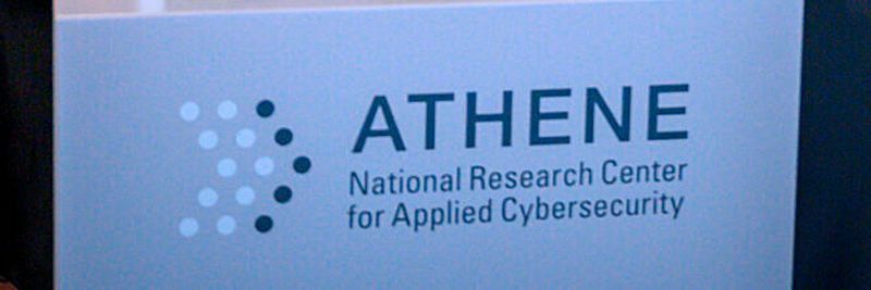 Das nationale Forschungszentrum für angewandte Cybersicherheit ATHENE wurde von der hessischen Wissenschaftsministerin Angela Dorn, dem Präsidenten der Fraunhofer-Gesellschaft Prof. Reimund Neugebauer und der Bundesforschungsministerin Anja Karliczek eröffnet.