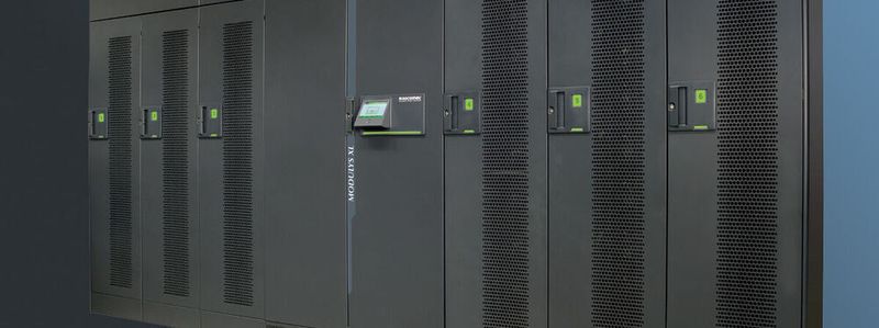 Die USV-Anlage „Modulys XL“ ist Teil der Produktreihe „Ultimate“, die Hersteller Socomec aus Blöcken zu jeweils 200 Kilowatt Leistung liefert und die bis zu 1.200 Kilowatt skalierbar sind.