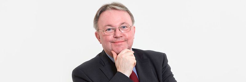 Peter Franke, Vizepräsident der Bundesnetzagentur: „Wir stellen sicher, dass in Deutschland Frequenzen effizient und störungsfrei nutzbar sind. Viele Technologien, die Frequenzen nutzen, sind aus unserem Alltag nicht mehr wegzudenken. Das Störungsaufkommen liegt trotz steigender Frequenznutzungen auf einem erfreulich niedrigen Niveau.“