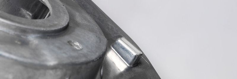 Despite a high production accuracy, die casting foundries have always take into consideration that faults may occur in the production, for example due to an inappropriate chemical composition of the melt, the modification of machine and process parameters and due to wear on the die casting molds.