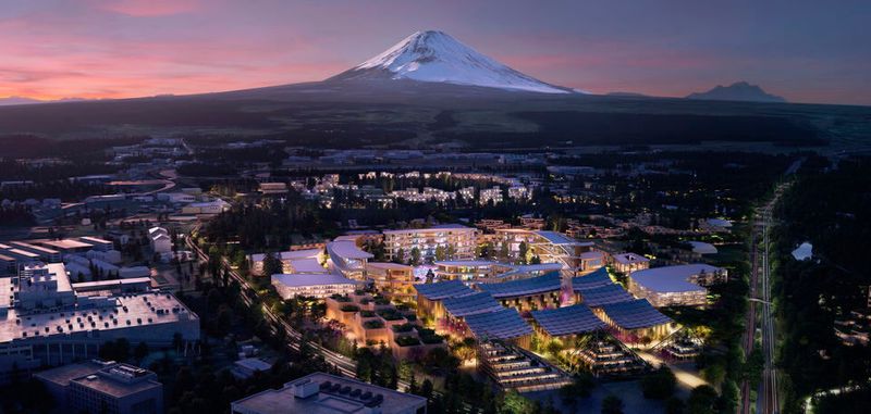 Toyota will eine experimentelle Stadt der Zukunft in Japan bauen, um Technologien wie das autonome Fahren verstärkt in realen Umgebungen zu testen. Dafür soll das Gelände einer stillgelegten Fabrik des Autobauers in der Nähe des Bergs Fuji umgebaut werden.