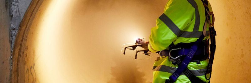 Der Drohnenhersteller U-Rob hat für Industrieanwendungen die Drohne Rob I entwickelt. Anwendungsgebiete dabei können zum Beispiel die Inspektion von Rohrleitungen und Brennkammern in Kraftwerken, die Begutachtung von Schornsteinen und dem Inneren von Brückenbauwerken sowie die Tank- und Abwasserleitungsinspektion sein.