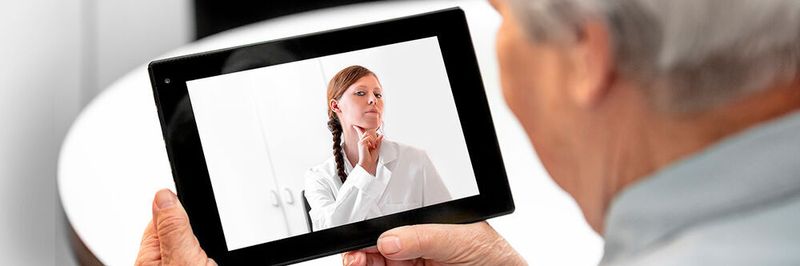 Die gesetzlichen Krankenversicherungen (GKV) und die Verbraucherzentralen setzen auf mehr digitale Angebote der Praxen wie Videosprechstunden