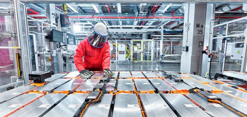 Geschlossener Kreislauf für Batterie-Rohstoffe: Mehr als 90 Prozent des Kobalts und Nickels in Hochvoltbatterien des Audi e-tron lassen sich recyceln.