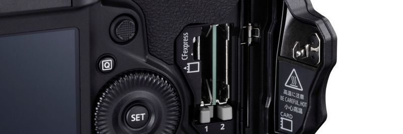 Die Canon EOS-1D X Mark III verträgt sich mit den neuen CFexpress-Speicherkarten, die dreimal so schnell speichern sollen wie die bisherigen CFast-Karten.