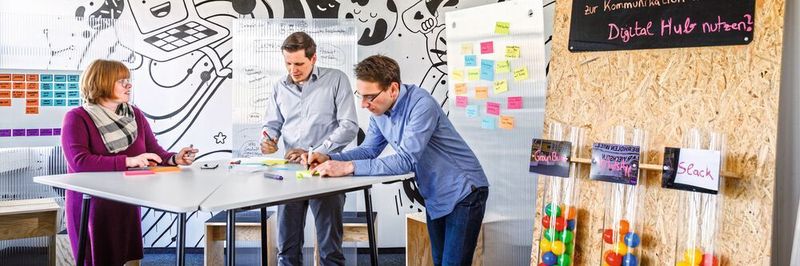 Das passende Umfeld: Bei der BG.evolution in Dortmund nehmen sich Beumer-Mitarbeiter eines Kundenproblems an und entwickeln sogenannte „Minimum Viable Products“, also minimal ausgestattete Prototypen, deren Marktpotenzial sie bis zur Marktreife prüfen.