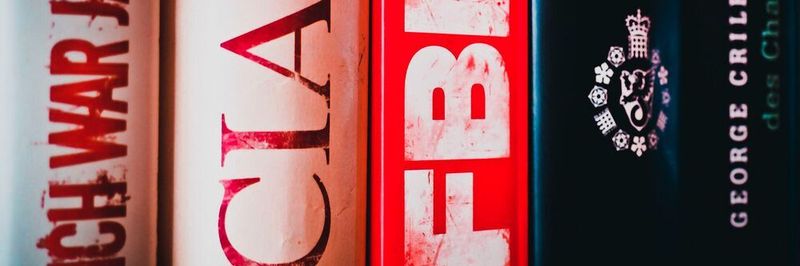 Big Brother hört mit - und das mehr denn je. Allerdings gibt es Möglichkeiten, sich dagegen zu wappnen und die Privatsphäre bzw. Geschäftsgeheimnisse zu schützen.