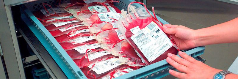 In einem neuen Forschungsprojekt der Universitätsmedizin Essen soll eine automatisierte patientenindividuelle Blutproduktezuordnung und ein verbessertes Logistikmanagement in der Transfusionsmedizin entwickelt werden, um die Versorgung zu verbessern