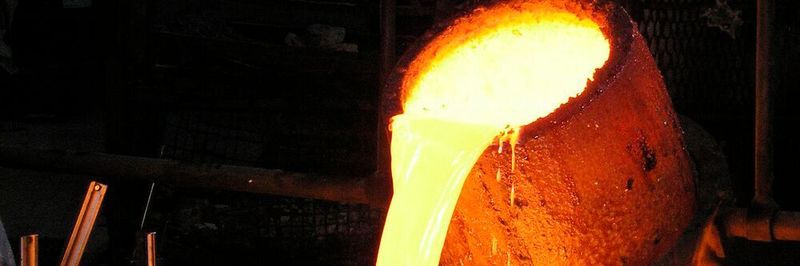 Maintaining molten magnesium at a very high temperature is a very energy demanding, unsafe and environmentally unsustainable process.