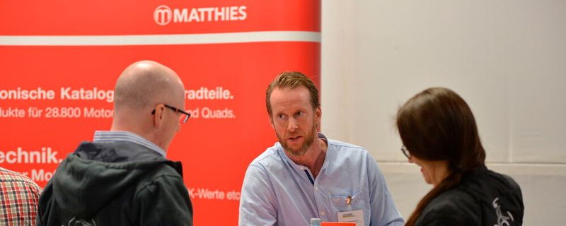 Peter Burmeister im Beratungsgespräch auf der Fachtagung »bike und business« 2019.