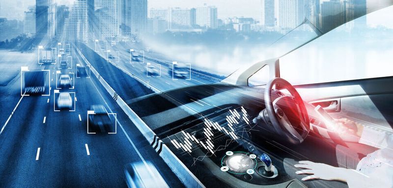 Einem menschlichen Fahrer fällt es leicht, Fußgänger zu erkennen. Beim Autonomen Fahren müssen die verwendeten CNNs jedoch umfangreich angelernt werden.