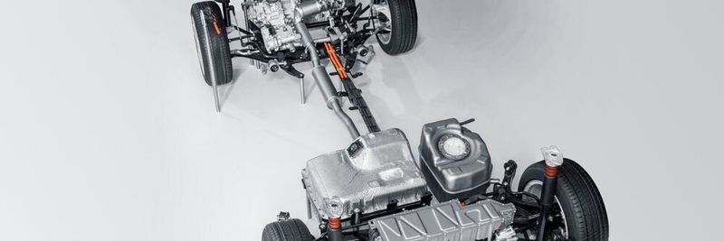 Ein Blick auf den Antriebsstrang des BMW 225xe. Der Elektromotor des Plug-in-Hybrid-Fahrzeugs BMW 225xe iPerformance gewann den Bayerischen Staatspreis für E-Mobilität.