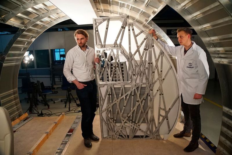 Die bionische Trennwand wurde mit generativen Design überarbeitet und ist 45 Prozent leichter als herkömmliche Teile dieser Art.