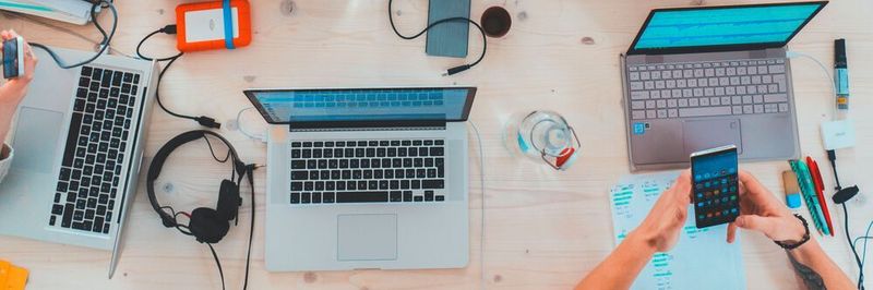 Viele Unternehmen lassen die Entwickler unbescholten ihr Ding durchziehen und ziehen kein Sicherheitsteam hinzu, obwihl beim Start der Projekte durchaus Risiken identifiziert werden.
