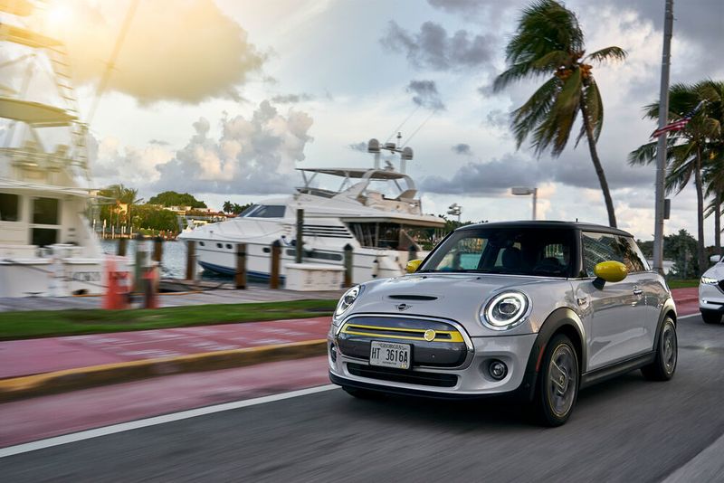 Den Mini Cooper gibt es nun auch als Elektroauto.