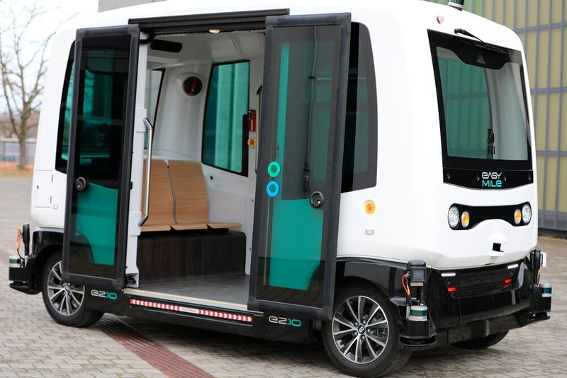 Der Karlsruher Stadtteil Weiherfeld-Dammerstock soll zur Teststrecke für autonome Shuttles werden. Im Bild: ein Shuttle der Firma Easymile.