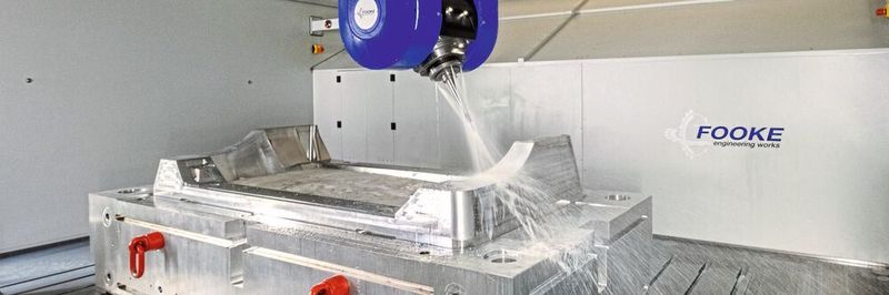 Das Unternehmen AWM Arnstädter Werkzeug- und Formenbau in Thüringen ist ein Hersteller von komplexen Spritzgießwerkzeugen und Sondermaschinen. Mit einer neuen Portalfräsmaschine des Typs Endura 900 Linear Kompakt von Fooke verdoppelt das Unternehmen jetzt das Maximalgewicht von Spritzgusswerkzeugen auf 20 t.