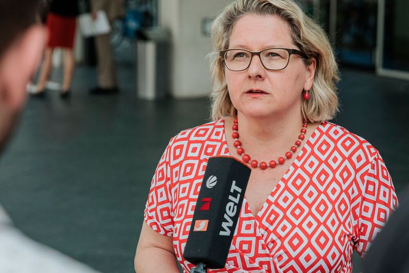 Schulze: „Power-to-X wird in Zukunft national und international einen wichtigen Beitrag zum Klimaschutz leisten. Denn auf dem Weg in eine klimaneutrale Weltwirtschaft wird es nicht reichen, nur die Stromerzeugung auf erneuerbare Energien umzustellen."