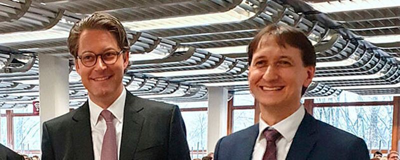 Bundesverkehrsminister Andreas Scheuer (li.) mit seinem neuen leitenden Beamten als Präsident des Kraftfahrt-Bundesamts, Richard Damm.
