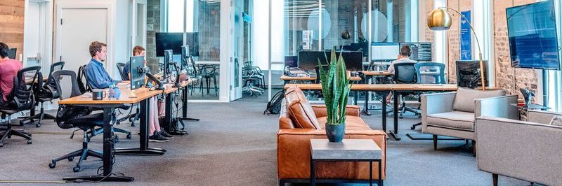 Immerhin 56 Prozent der Mitarbeiter wünschen sich laut Capterra-Studie, „dass ihr Unternehmen die Vorteile von Software besser nutzt und technologisch fortgeschrittener ist.“