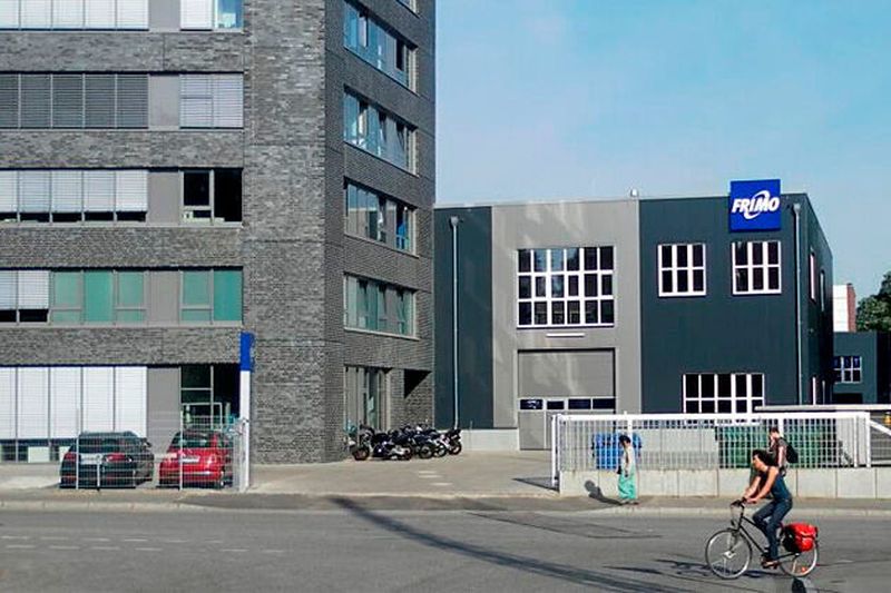 Frimo kooperiert mit Hennecke, einem Hersteller von Produktionsanlagen für Polyurethane.
