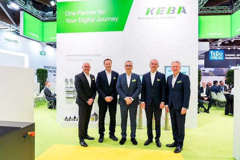 (v.l.n.r.) Geschäftsführung Keba Industrial Automation Germany GmbH: Josef Wiesing, Martin Schwarz, Markus Schatz; Vorstand Keba AG: Franz Höller und Gerhard Luftensteiner