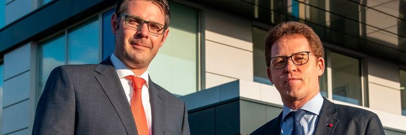 Das neue Geschäftsführerteam: Wolfgang Beyers (links) und Timo Dreyer vor dem Firmengebäude