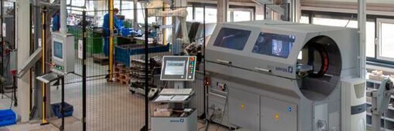 Neben einer eigens konstruierten Drahtendenbearbeitungsmaschine, setzte das ICM für einen automatisierten Vereinzelungs-Prozess auf eine flexible Roboterzelle