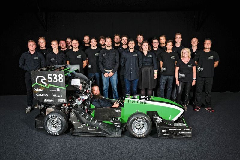 Das von Lee unterstützte HTW-Team mit dem Rennwagen Berlin Race Car 2019.
