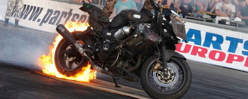 Wie jedes Jahr findet auch 2020 ein Burnout-Contest statt – die stetig wachsende Anzahl der speziell für diesen Contest präparierten Fahrzeuge ist beeindruckend.
