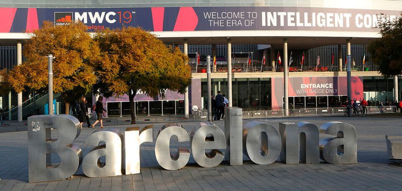 Einlass zum Mobile World Congress 2019: Jährlich lockt der MWC als Leitmesse der Mobilfunkbranche über 100.000 Besucher und um die 2800 Aussteller aus aller Welt nach Barcelona. Doch Aus Sorge vor dem Coronavirus haben bereits einige der wichtigsten Unternehmen der Branche ihre Teilnahme abgesagt - oder wenigstens stark eingeschränkt.