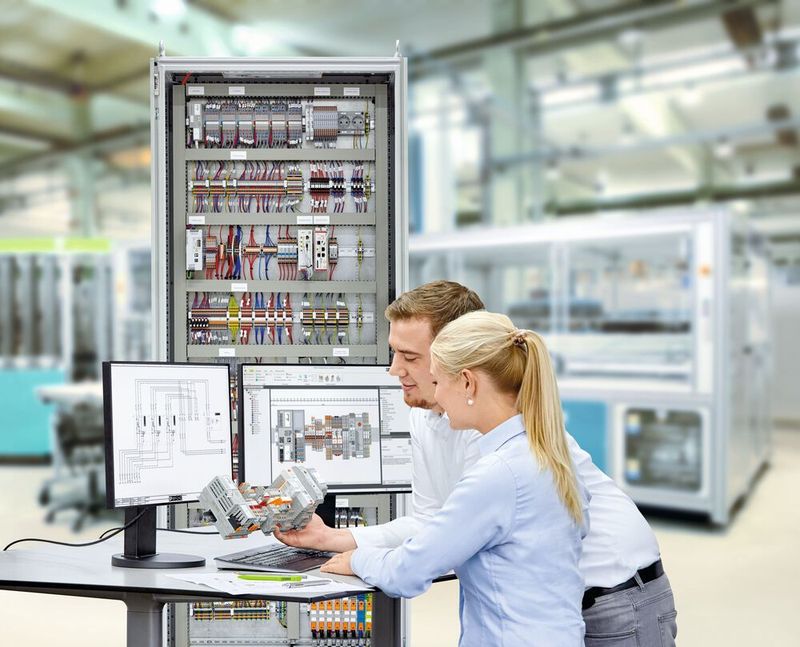 Die effiziente Gestaltung der Prozesskette vom Engineering bis zur Fertigung ist ein entscheidender Faktor für die Wirtschaftlichkeit eines Schaltschrankbau-Unternehmens.