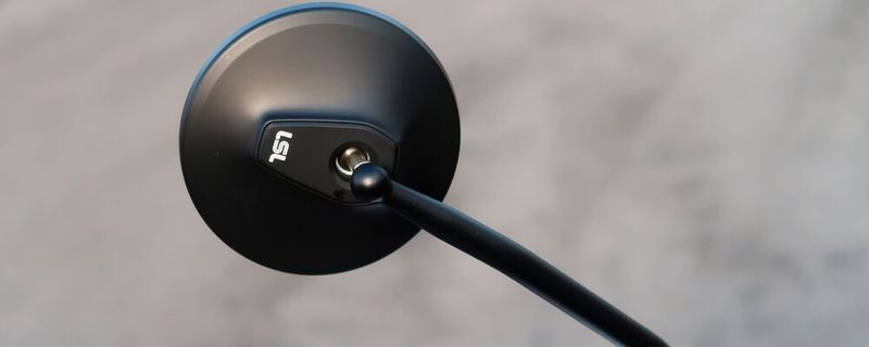 Das neue Ergonia Modell besitzt ein klassisches Design – rundes Glas an einem geschwungenen Arm.