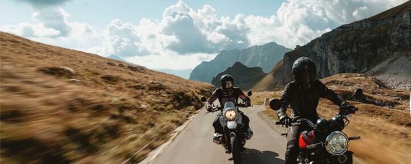 Kroschke und Louis locken zum Start der Motorradsaison mit einem Gutschein.