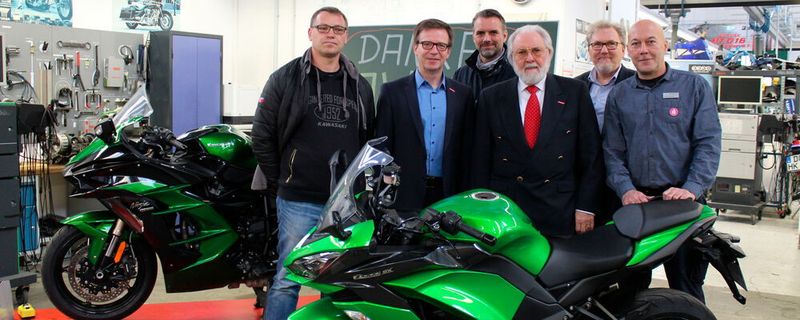 Mit den Maschinen von Kawasaki erhielten die Teilnehmer der Meisterlehrgänge die modernste Technik.