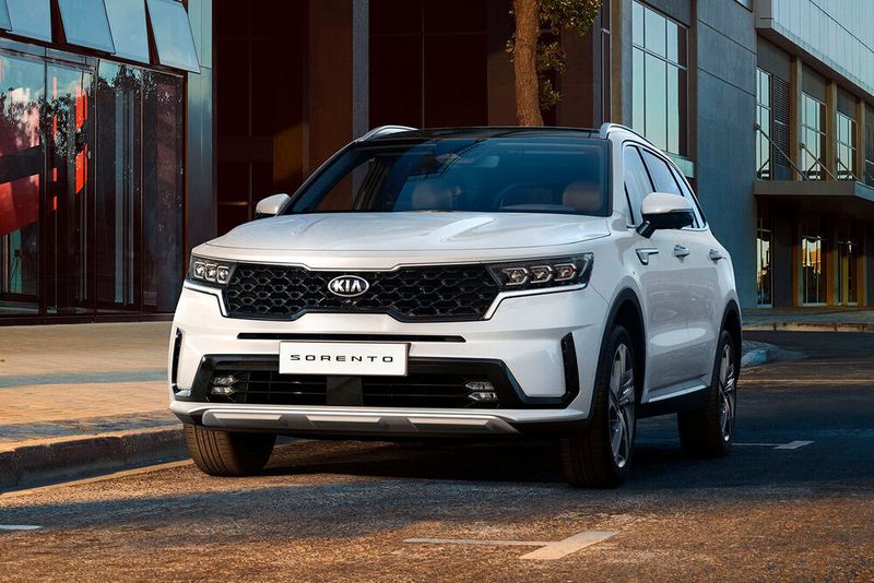 Der Kia Sorento hat sich in seiner Neuauflage optisch im Vergleich zum Vorgänger stark verändert.