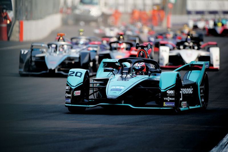 Mitch Evans von Panasonic Jaguar Racing hat das vierte Rennen in Mexiko City gewonnen.