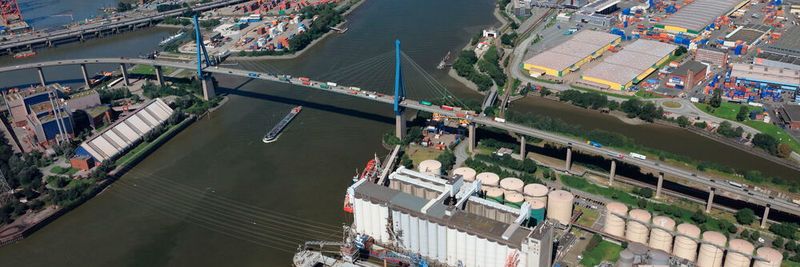 Seit 1974 gibt es die Köhlbrandbrücke. Jetzt wird ihre Erneuerung verhandelt.