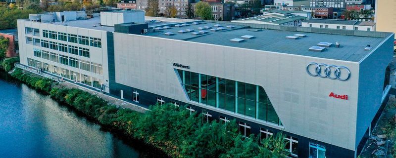 Das Terminal entstand direkt am Südkanal in Hamburg-Hammerbrook.