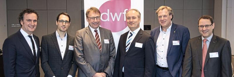 6. Forum 3D-Druck und Recht in Köln: (v.l.) Marco Müller-ter Jung (DWF), Max Rehberger (TÜV Süd), Prof. Dr.-Ing. Gerd Witt (Universität Duisburg-Essen), Klaus Brisch (DWF), Michael Eichmann (Stratasys), Detlef Kürten (IHK Köln)