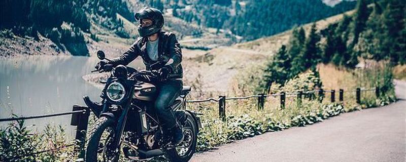 Zusammen mit Rev'it wurden die neuen Artikel speziell für Husqvarnas neue Straßenmodelle entwickelt.
